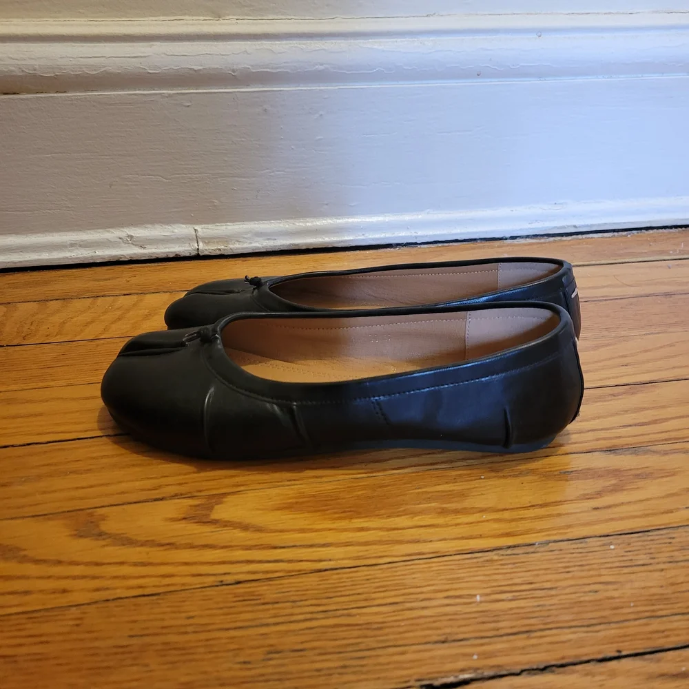 Black Genuine Leather Women's Tabi Style Flats 7.5-8 US W - Picture 2 of 4